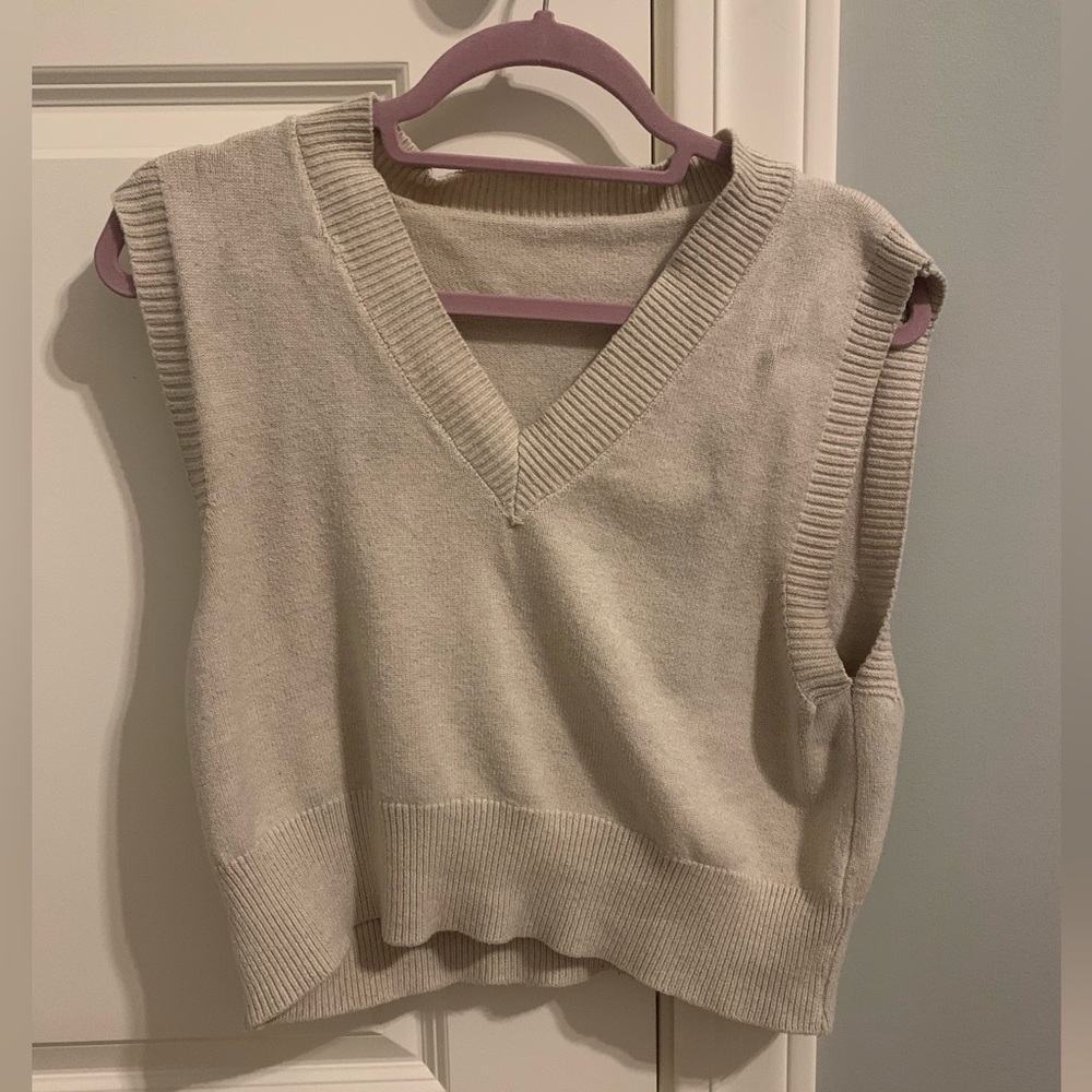 Beige/cream colored sweater vest- best fits size small!!